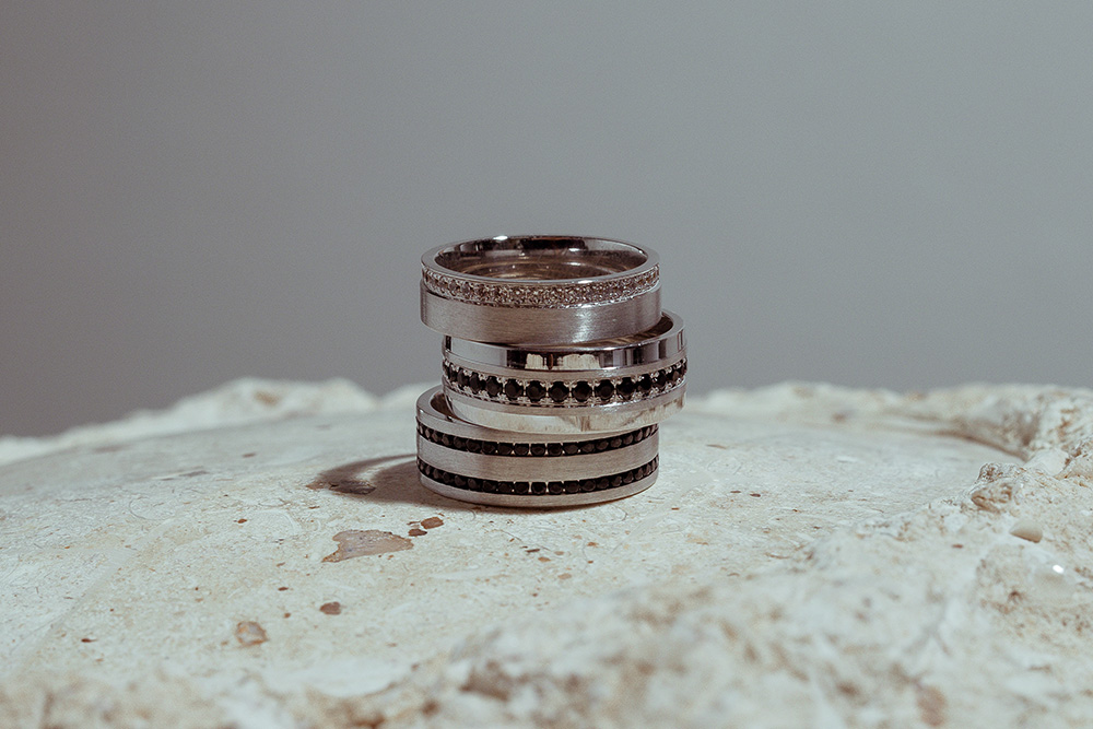 The Best Men's Wedding Ring Metals Compared: Gold, Platinum, Tungsten, Titanium & More | Men's Rings Online