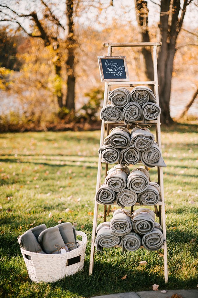 What Makes a Bad Wedding? These Are the Biggest Wedding Guest Complaints | The Fox and The Hare Photography via Rustic Wedding Chic