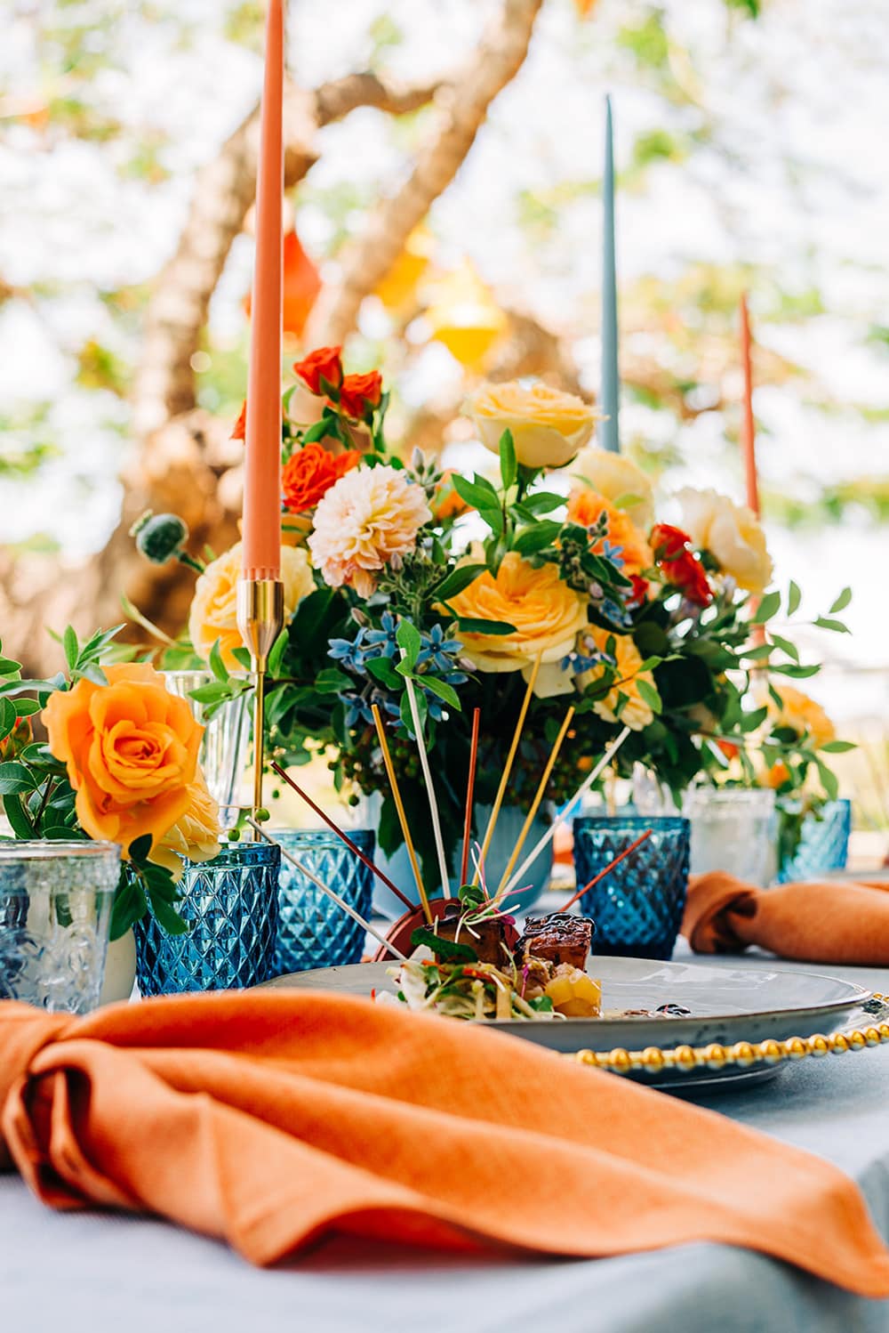 Bright Mid-Century Summer Wedding Inspiration with Sunburst Details
