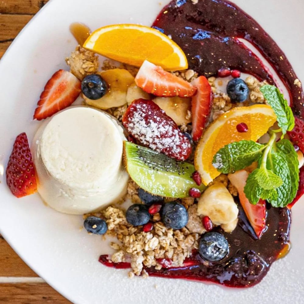 Honeymoon in The Whitsundays | Airlie Beach Restaurants | Fat Frog Beach Cafe