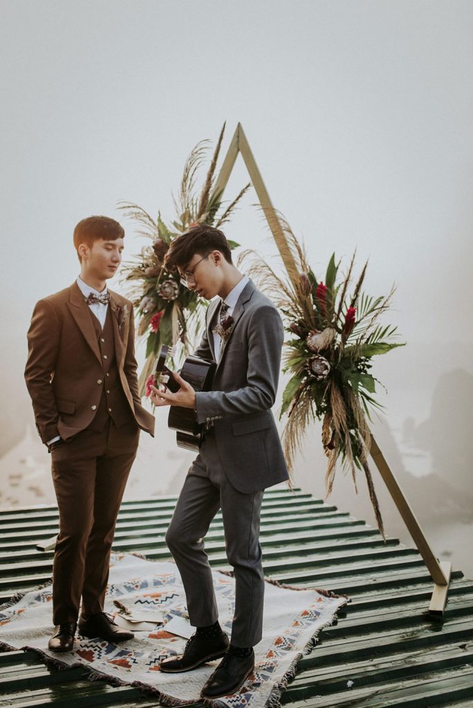 How to Write Your Own Wedding Vows | Photography: Phan Tien Photography