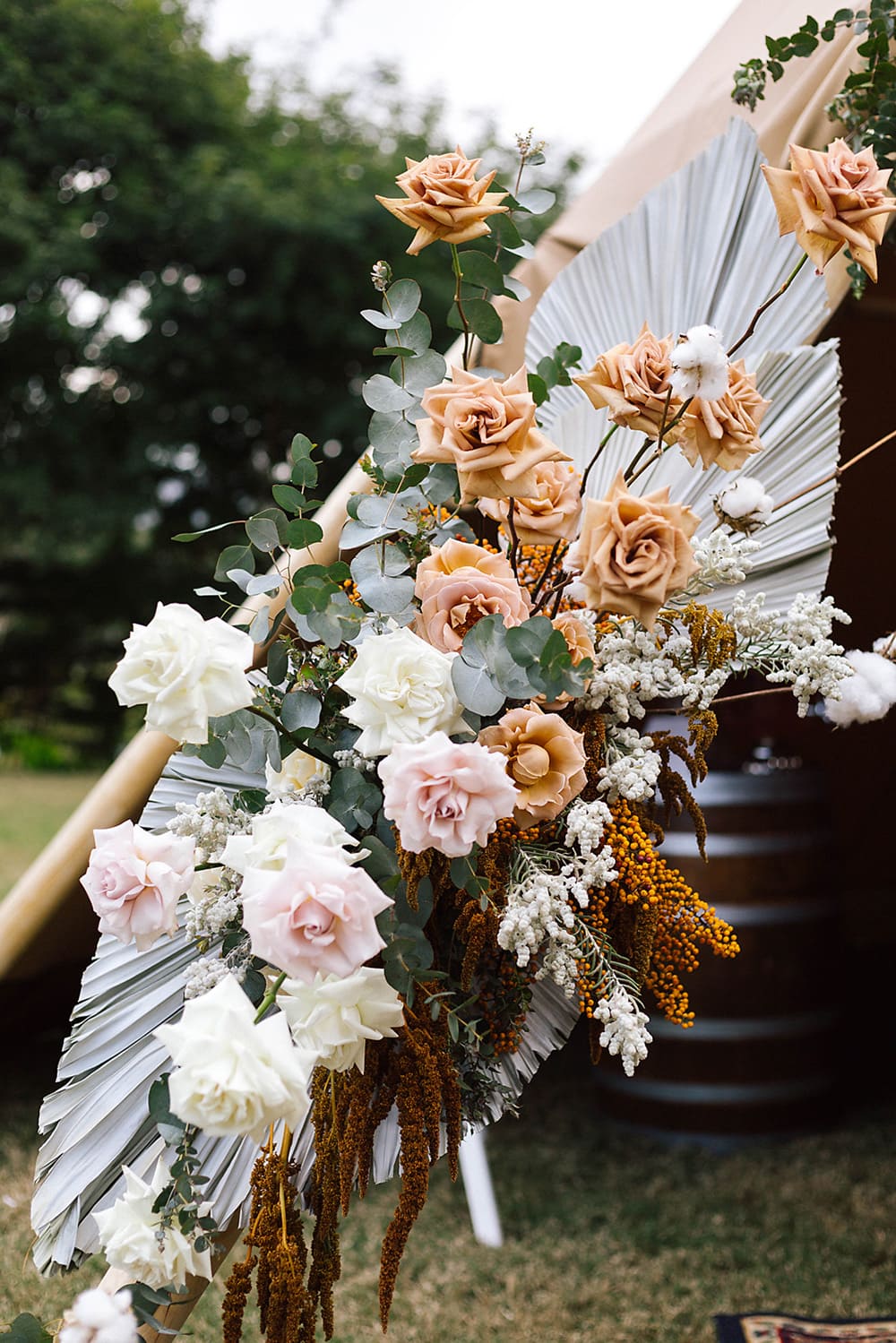Romantic Riverside Boho Wedding Inspiration | Photography: Poppy and Sage