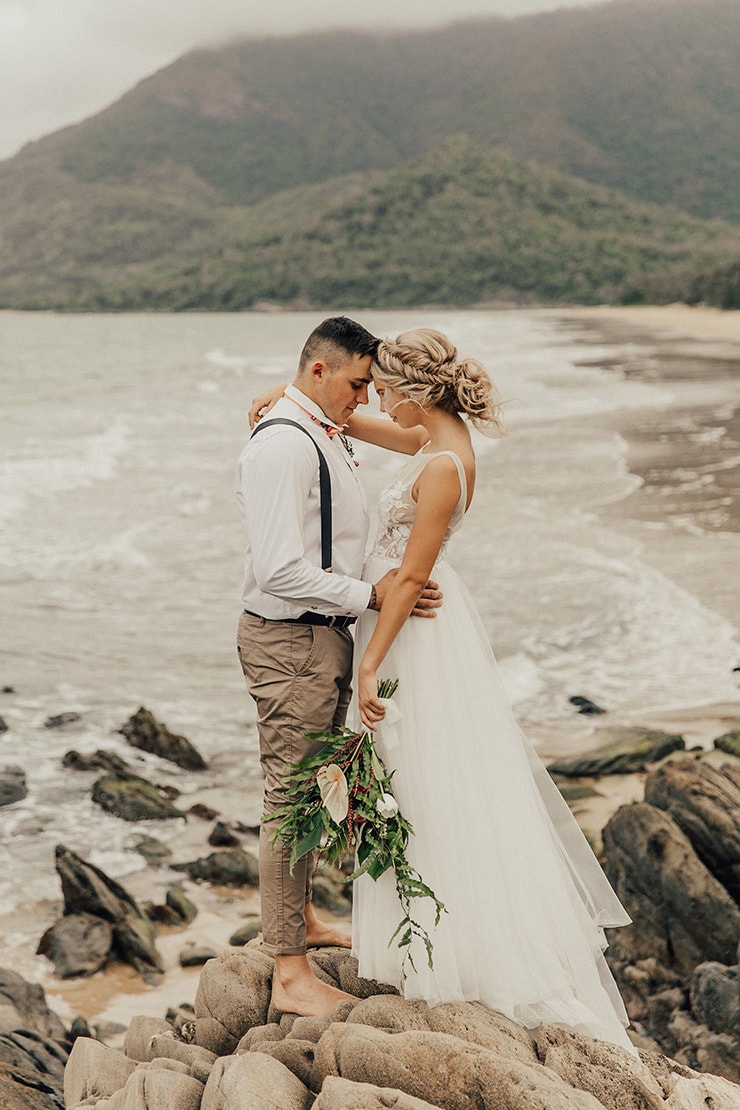 Tropical Picnic Elopement Inspiration | The Seitter Wood House